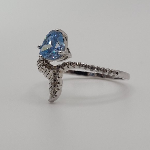 925 sterling silver mermaid themed ring with Blue accent Stone. Size 6 - Picture 3 of 13